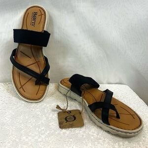 NWT BORN Women’s Black Bay Sandals / size 6M